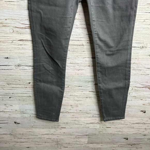 Cabi High Skinny Gray  Wash Smoked Pearl Jeans Size 2 - Picture 2 of 8